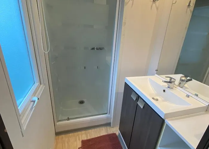 Mobil Sur 5 Etoiles Proche Кемпинг